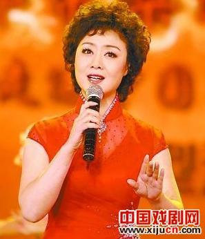 余奎芝和李胜素春节参加京剧音乐会
