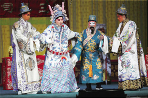 湖北京剧院以其“英雄会议、东风、华容道”的演出，点燃了天津歌剧迷的热情
