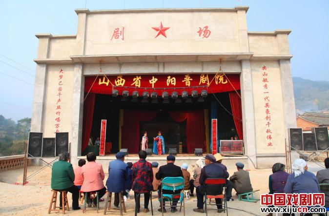 盂县西麻河驿村修建起新戏台
