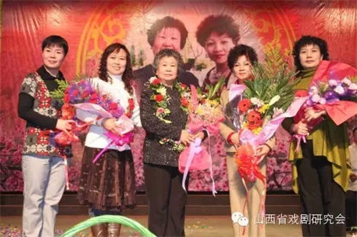 晋剧票友张爱萍拜师李月仙