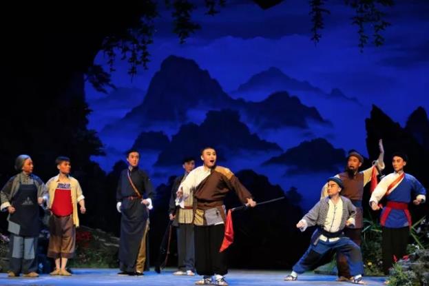 现代京剧《布谷鸟山》首演成功。
