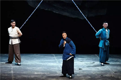 中国平剧剧院的原创平剧《母亲》是为了人民的利益而演出的。
