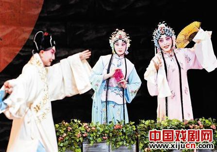 天津青年京剧团新剧《在墙上》
