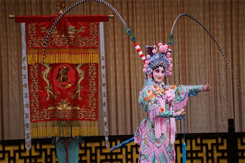 上海青年京剧团举行十周年报告演出
