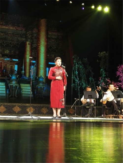 参观盐城观看经典京剧
