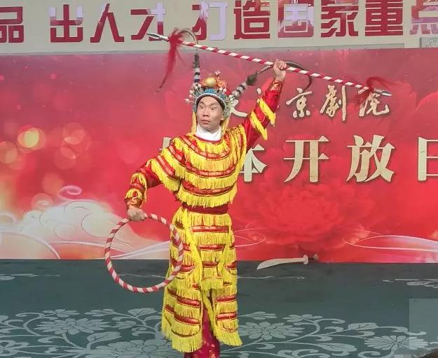 天津京剧院新编京剧《玉簪缘》