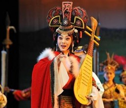 内蒙古自治区京剧团18日在北京梅兰芳大剧院上演了《沙漠中的赵军》。
