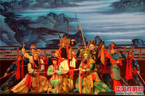余奎志和李胜素带着一个国家京剧团到保定电鼓宾馆演出
