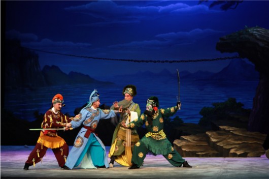 京剧甚至在台剧《猫王》的舞台内外都很受欢迎。
