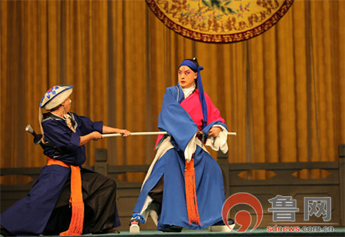 山东京剧《欢庆新年，弘扬中华文化精髓》将有利于人们表演传统京剧《野猪林》
