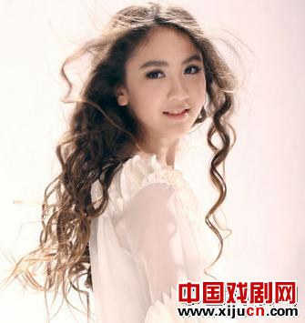 中美混血儿秀京剧才华

