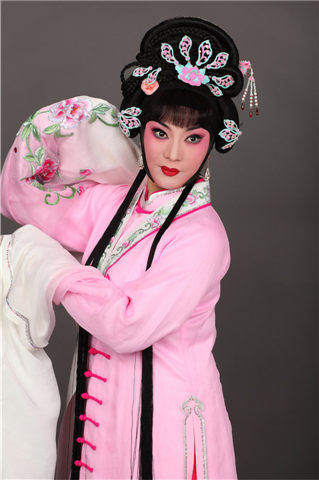 新派评剧《回杯记》高闯饰王玉姐