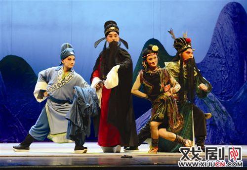 广西歌剧院的新历史京剧《一个老人在冰冷的江雪中垂钓》将于明晚在第七届中国京剧艺术节上亮相。

