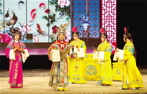 介休市绵山金剧团表演金歌剧传统剧目《大脚女王》
