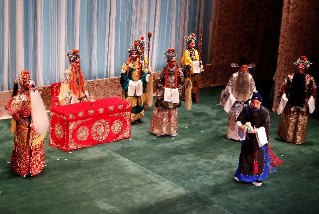 余奎芝和杨志玲的经典戏剧《江香河》在伦敦上映
