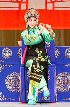 天津评剧白排剧团于2018年11月17日演出了评剧《借女人巧配》
