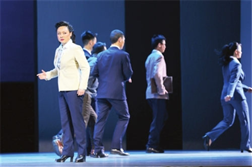 天津湖北京剧院上演的现代京剧《在路上》
