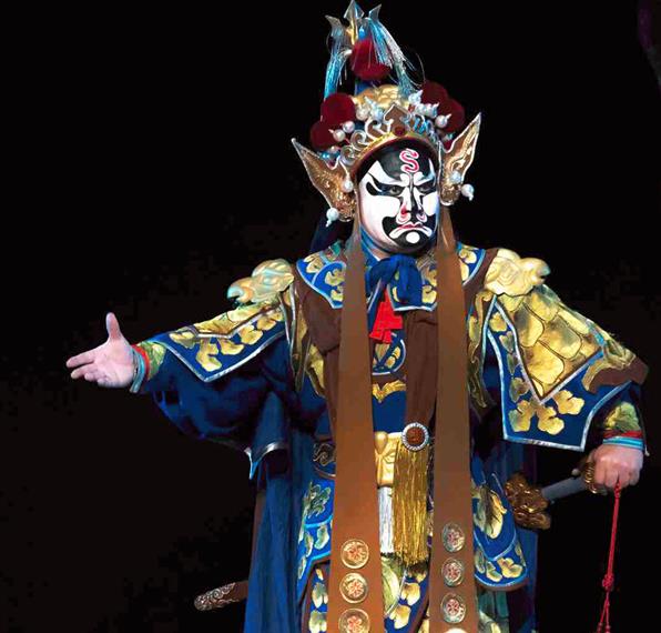 京剧《大脸》在Xi安剧院演出精彩
