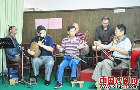 “湘潭戏曲朋友俱乐部”和“湘潭新舞台”京剧协会庆祝大会
