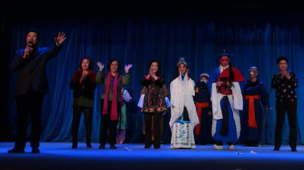 石家庄啸声京剧团为市民公益演出