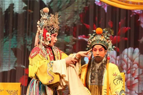 翟丽美同著名晋剧表演艺术家谢涛老师演出《打金枝》