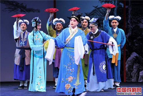 京剧“三连冠”北京歌剧院纪念学院成立35周年
