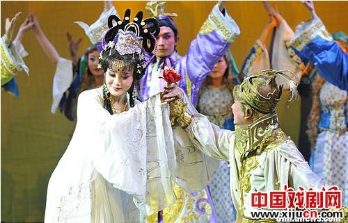 京剧《野天鹅》