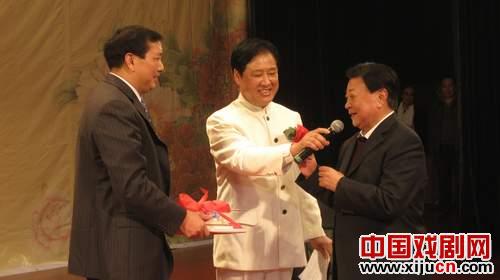 宋长荣喜收新徒施贤良