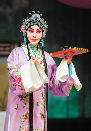 李瑞环同志改编的京剧《刘兰芝》在中国剧院上演。
