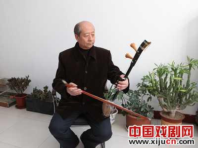 70岁的艺术家吴彤没有忘记金歌剧繁忙的传承
