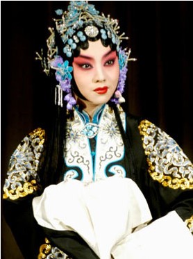 2月17日，长安大剧院上演了京剧《大国保谭黄陵二公瑾》。
