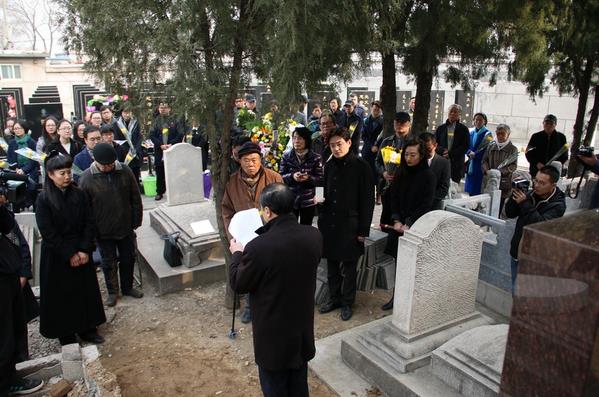 京剧教育家叶龙·张墓仪式在八宝山举行
