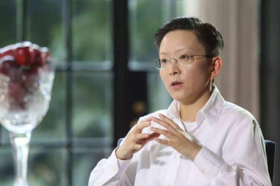 不听话的王佩瑜，从一个“天才京剧演员”到一个“跨界国王”
