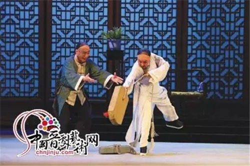 晋剧《鹤庆海燕》在省城演出看醉酒观众
