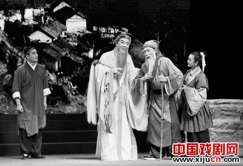 “真正的白云”去故事发生的地方报道演出场地已经满了。
