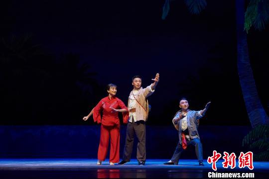 广西戏剧学院京剧团将红色经典京剧《红灯记》带到北京梅兰芳大剧院演出。
