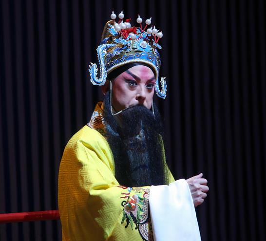 由余奎志和李胜素主演的大型新历史京剧《丝绸之路长城》在台北蒋介石文化中心亮相。
