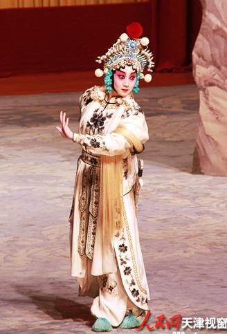 天津青年京剧团“青年研习班”和“流派班”报告演出开幕
