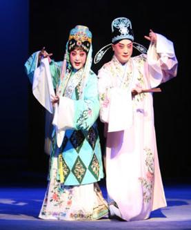 5月25日，长安大剧院上演了一出新的京剧《道观琴园》。

