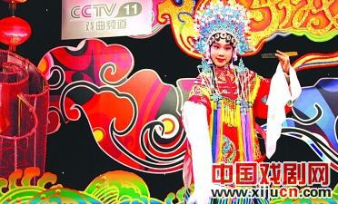 张克，一个10岁的女孩，参加了中央考试，成为了中国歌剧的小明星。
