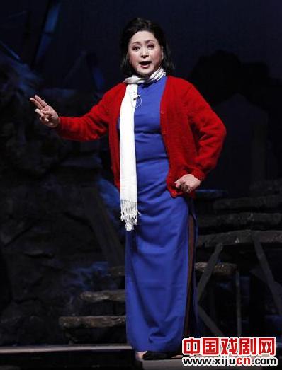 由上海第一家私营京剧剧团团长周燕萍领导的多媒体音乐剧《涅槃之夜》于周五上演。
