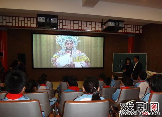 《快乐学京剧》