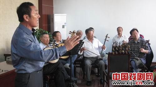 著名京剧表演艺术家、梅兰芳的弟子范玉元前来表演并传经。
