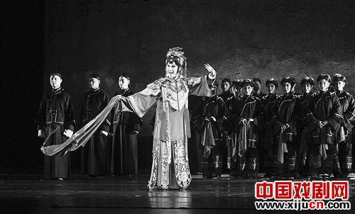 新京剧《金锁记》在重庆川剧艺术中心演出
