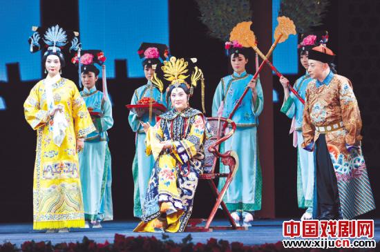国家京剧剧院新上演的历史剧《蜀色紫禁城》将向江观众展示一个“不同”的慈禧太后。
