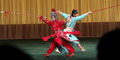 天津青年京剧团演出四部四折戏:《拾玉镯》、《五家坡》和《西厢记》

