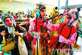 中关村小学京剧表演
