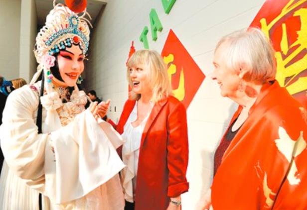 天津京剧团在休斯顿的演出很受欢迎
