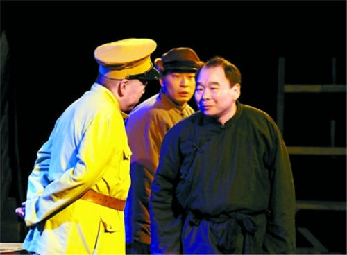 严嵩投身京剧已经41年了。
