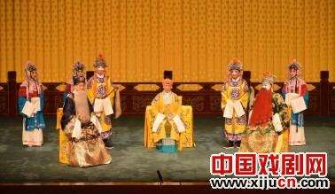 “遗产之旅”武汉-北京京剧周开幕剧目《龙凤盛世》上演
